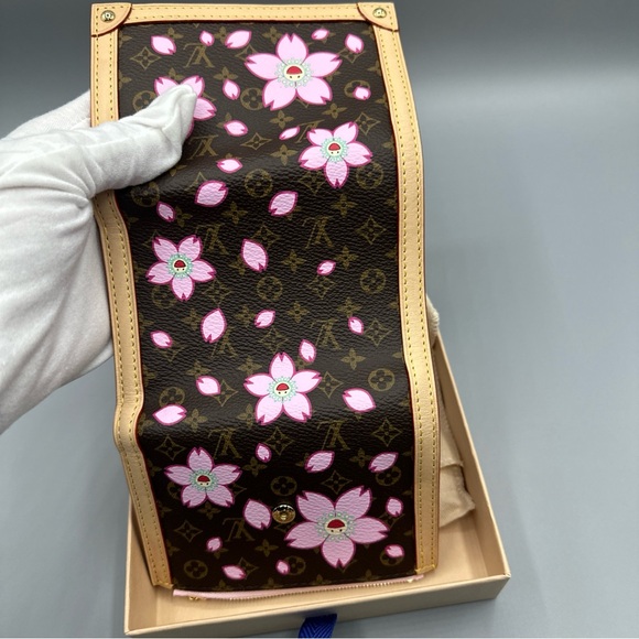 SOOD ON X POST 

Louis Vuitton LV x TM Victorine Wallet Cherry Blossom - Picture 4 of 7